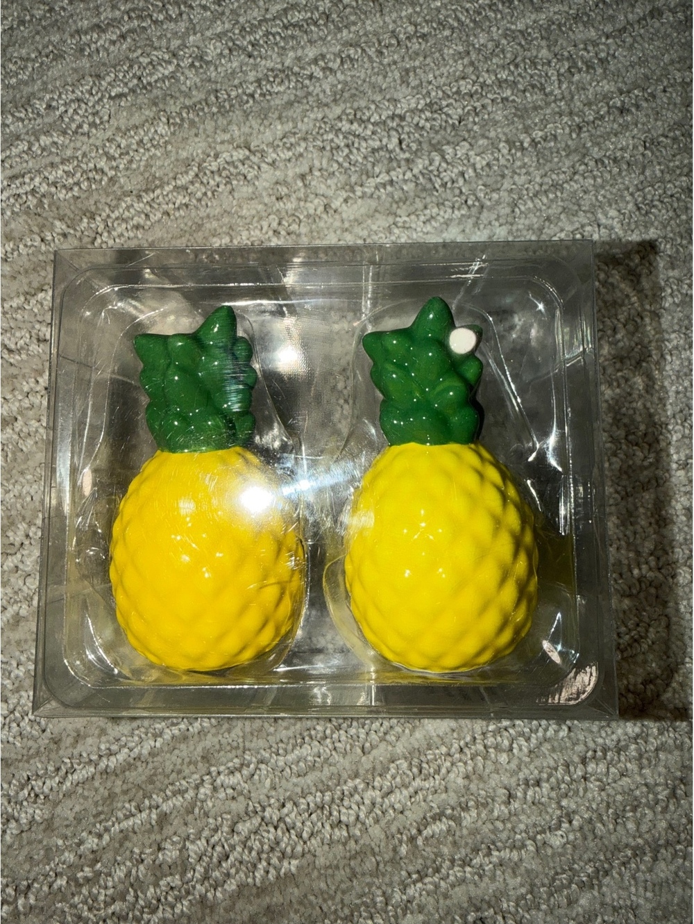 Set of 2 Pineapple salt and pepper shaker set